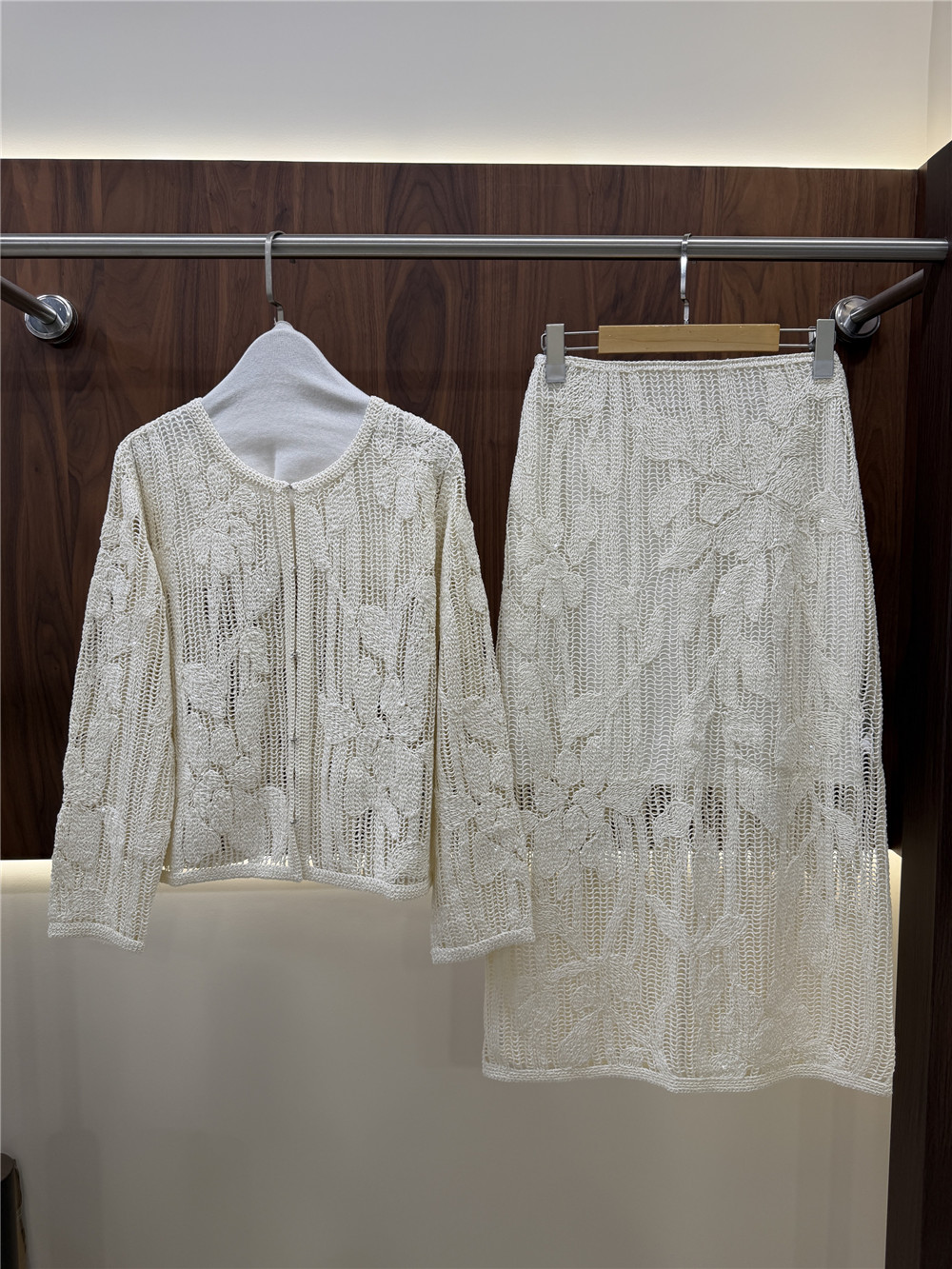 Embroidery Cardigan - Damski ażurowy haftowany komplet dzianinowy: kardigan