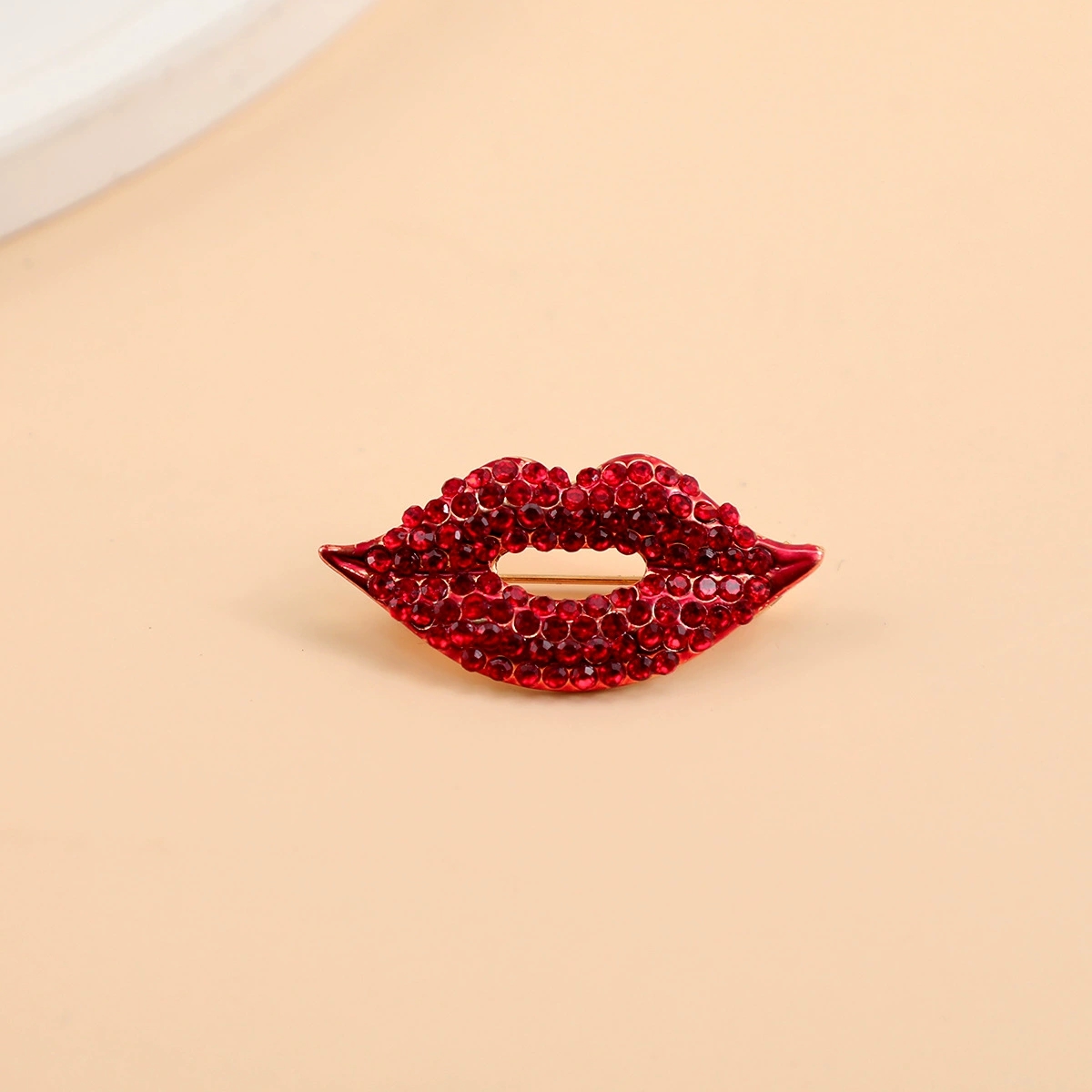 Broszki w kształcie ust z krys – Embroidery Lips recenzja i cena