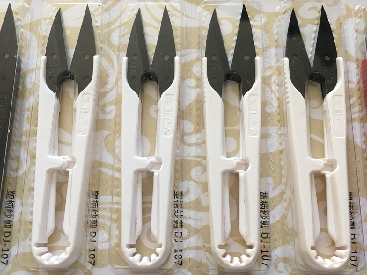 Nożyczki z plastikową rączką D – Embroidery Scissors Small recenzja i cena